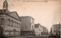 AY ( 51 ) - Hotel De Ville Et Entrée De La Rue Thiers - Ay En Champagne