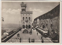 Cartolina Viaggiata Affrancata Francobolli Rimossi Repubblica Di S. Marino Piazza Della Libertà E Palazzo Del Governo 49 - Saint-Marin