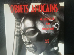 ART AFRICAIN LIVRE OBJETS AFRICAINS DU QUOTIDIEN SCEPTRE ARMES BIJOUX TABOURET CUILLER RITES  CONGO ZAÏRE KUBA  KASAÏ - Art Africain