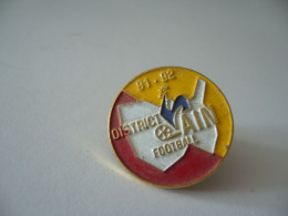 PIN'S PINS PIN PIN’s ピンバッジ  91-92 DISTRICT AIN FOOTBALL - Fútbol