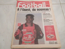 FRANCE FOOTBALL 2745B 20.11.1998 FOOTBALL BRETON RENNES LORIENT NANTES LOKO  - Andere & Zonder Classificatie