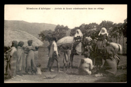 MISSIONS D'AFRIQUE - ARRIVEE DE SOEURS MISSIONNAIRES DANS UN VILLAGE - Missie