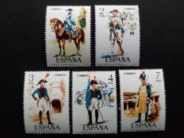 SPANIEN MI-NR. 2169-2173 POSTFRISCH(MINT) MILITÄRUNIFORMEN (V) 1975 PFERD FAHNE - Paarden
