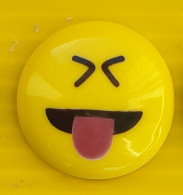 Fève Artfun - Emoticonworld - Smiley  Tire La Langue - Deportes