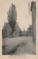 M1-51) FERE  CHAMPENOISE (MARNE) LA MAIRIE - ENTREE DE LA RUE DU PONT - (2 SCANS) - Fère-Champenoise