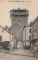 23) LA SOUTERRAINE (CREUSE) PORTE SAINT JEAN + TAMPON  PLACE CARNOT LE COMMANDANT D'ARMES ROUVELLOU - SIGNÉE - 3  SCANS - La Souterraine