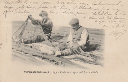 13) MARSEILLE - TYPES MARSEILLAIS - PECHEURS REPARANT LEURS FILETS  - (OBLITERATION DU 4 MAI  1901 -  2 SCANS) - Ambachten