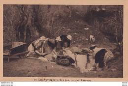 J15-63) LES AUVERGNATS CHEZ EUX - LES LAVEUSES - LAVANDIERES -  ( 2 SCANS ) - Auvergne