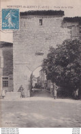 J22-82) MONTPEZAT DU QUERCY (TARN ET GARONNE) PORTE DE LA VILLE - ( ANIMEE - HABITANTS ) - Montpezat De Quercy