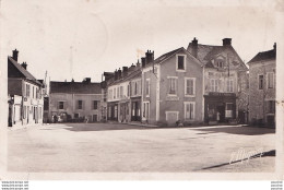 A16-77) SAMOIS SUR SEINE -  PLACE DE LA REPUBLIQUE - ( ANIMEE - CAFE - TABAC - 0BLITERATION DE 1950 - 2 SCANS ) - Samois