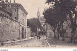 A20-83) DRAGUIGNAN - LA MAISON D'ARRET ET RUE DE LA REPUBLIQUE - ( ANIMEE - 2 SCANS ) - Draguignan