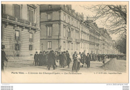 PARIS VECU  L'AVENUE DES CHAMPS ELYSEES LES PROMENEURS  EDITION L.J. - Loten, Series, Verzamelingen