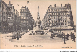 AJAP3-STATUE-0220 - LYON - La Place Et La Rue De La République  - Denkmäler