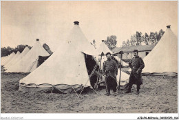 AJBP4-0401 - MILITARIA - Le Camp De Coetquidan - Ntérieur - Uniformi