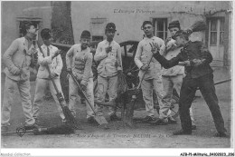 AJBP1-0104 - MILITARIA - Billom - Ecole D'enfant De Troupe - La Corvée - Uniformi