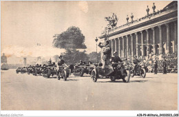 AJBP9-0848 - MILITARIA - Chenillettes D'infanterie Devant Le Grand Palais - Uniformi