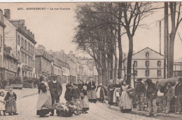 56 HENNEBONT    La Rue Trottier        SUPER PLAN .1905   ….avec Marchands.    RARE - Hennebont