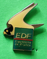 Pin's EDF Electricité De France Oiseau Hirondelle - EDF GDF