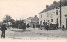 CHALLANS - L'arrivée Du Train De Fromentine à La Gare De L'Etat - Hôtel Restaurant Du Chemin De Fer - Attelage - Challans