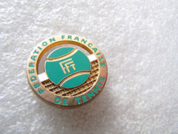 NO PIN'S  BROCHE   F F T  FEDERATION FRANÇAISE DE TENNIS  BALLE VERTE  Zamak  BALLARD - Tennis