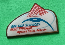 Pin's EDF-GDF Services Paris Pyramide Agence Saint-Martin - EDF GDF