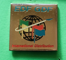 Pin's EDF-GDF International Distribution 2,8 Cm X 2,8 Cm - EDF GDF