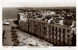 Cadiz - Plaza De La Republica - Cádiz