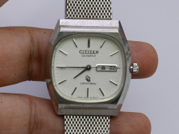 Vintage Citizen  Crystron KANJI DATE Men Quartz Watch Japan Cushion Shape 35mm - Relojes Ancianos