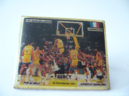 PIN'S PINS PIN PIN’s ピンバッジ  BERCY LOS ANGELES LAKERS LIMOGES CSP30 NOVEMBRE 1991 - Pallacanestro