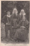 56 LANGONNET  Une Famille De Langonnet  Laureats Du Concours De Costumes Aux Fêtes De L'Union Régionaliste Bretonne RARE - Gourin