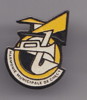 Pin's Harmonie Municipale De Checy Dpt 45 Trompette Saxo Réf 7068JL - Cities