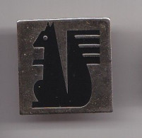 Pin's Banque Caisse D' Epargne Ecureuil Logo Des Années 1968 Réf 7512JL - Banken