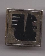 Pin's Banque Caisse D' Epargne Ecureuil Logo Des Années 1983 Réf 7510JL - Banques