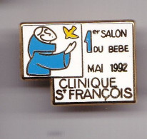 Pin's  1er Salon Du Bébé Mai 1992 Clinique Saint François Réf 7546JL - Medical