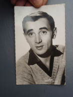 Cpa Photo Charles Aznavour - Photo Lucienne CHEVERT - Sänger Und Musikanten