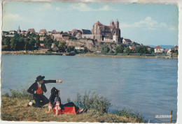 Neuf-Brisach 68  G  F Carte Non Circulée Du Rhin Et Couple D'Alsaciens En Costumes Et Vieux Brisach - Neuf Brisach