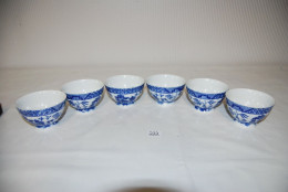 C222 6 Anciennes Tasses De Style Asiatique - Tassen