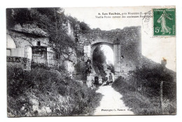 LES ROCHES , Près Montoire , Vieille Porte Restant Des Anciennes Fortifications - Selles Sur Cher