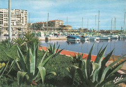 66  Saint-Cyprien  Le Port De Plaisance   Et Ses Yachts (Scan R/V) N°   13   \MT9118 - Saint Cyprien