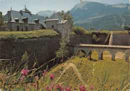 05 Montdauphin  Place Forte Porte De Briançon  (Scan R/V) N°   15   \MS9067 - Guillestre