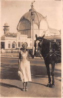 06 NICE  Jeune Femme Devnat Le Casino   (Scan R/V) N°   47   \MS9082 - Monuments, édifices