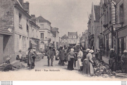 B27-37) BLERE -  RUE NATIONALE  - ( ANIMEE - HABITANTS - JOUR DE  MARCHE - ( 2 SCANS ) - Bléré