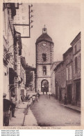 B6-82) AUVILLAR - LA TOUR DE L ' HORLOGE - ( ANIMEE - HABITANTS - 2 SCANS) - Auvillar