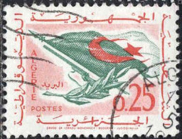 Algérie (Rep) Poste Obl Yv: 371 Mi:396 Drapeau National (TB Cachet Rond) (Thème) - Timbres