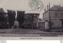 V25-94) CHATEAU DE VALENTON , DIT LA  DEMI LUNE - LES EMPLOYES    - Valenton