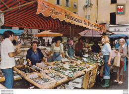 06) NICE - MARCHE AUX POISSONS PLACE SAINT FRANCOIS CHEZ RICHARD POISSONNIERE ET SON ETAL -  ( 1983 - 2 SCANS ) - Mercati, Feste