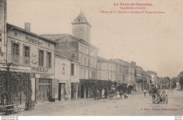 82) VALENCE D'AGEN (TARN ET GARONNE) PLACE DE LA LIBERTE ET BOULEVARD VICTOR GUILHEM - (ATTELAGE - VILLAGEOIS - 2 SCANS) - Valence