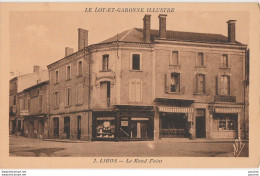 D13- 47) LIBOS (LOT ET GARONNE) LE ROND POINT - (COMMERCES - COIFFEUR -  - 2 SCANS) - Libos