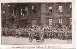 Postkarte. Aufstellung Eroberter Französischer Geschütze Vor Dem Kgl. Schloß In Berlin Von Berlin - Unclassified