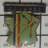 413e Pin's Pins / Beau Et Rare : ADMINISTRATIONS / DOUANES ENHERY ? ENNERY ? - Administraties